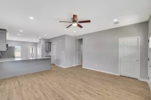 210 Kyle St St, Madisonville, TX 77864 - Photo 4