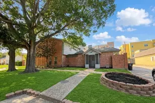 1789 Saxony Ln, Houston, TX 77058 - Photo 4