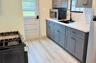 210 N Mattson St, West Columbia, TX 77486 - Photo 2