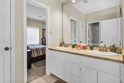 6 S Brokenfern Drive, The Woodlands, TX 77380 - Photo 40