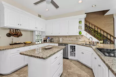 6 S Brokenfern Drive, The Woodlands, TX 77380 - Photo 18