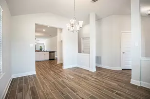 4401 E Bayou Maison Cir, Dickinson, TX 77539 - Photo 4