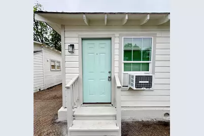 7427 Avenue I #D, Houston, TX 77011 - Photo 1