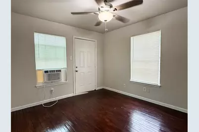 7427 Avenue I #D, Houston, TX 77011 - Photo 4