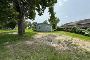 6914 Radcliffe St, Houston, TX 77091 - Photo 2