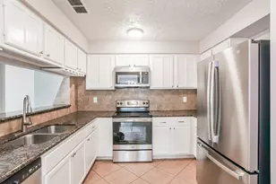 3915 Vineyard Dr, Houston, TX 77082 - Photo 8