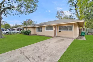 8018 Sharondale Dr, Houston, TX 77033 - Photo 2