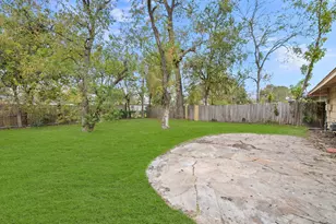 8018 Sharondale Dr, Houston, TX 77033 - Photo 14
