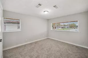 8018 Sharondale Dr, Houston, TX 77033 - Photo 10
