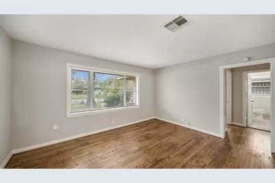 8018 Sharondale Drive, Houston, TX 77033 - Photo 8