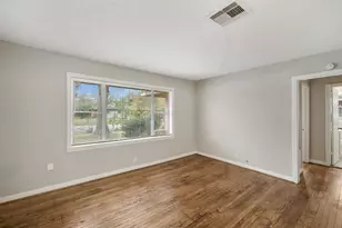 8018 Sharondale Dr, Houston, TX 77033 - Photo 8