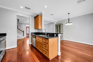 1029 W 15th 1/2 St, Houston, TX 77008 - Photo 8