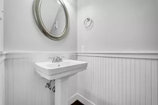 1029 W 15th 1/2 St, Houston, TX 77008 - Photo 10