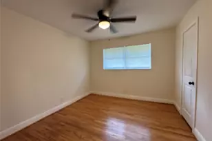 6523 Glen Rock Dr, Houston, TX 77087 - Photo 12