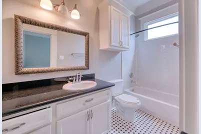 426 W 25th Street, Houston, TX 77008 - Photo 22