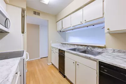 3055 Walnut Bend Lane #21, Houston, TX 77042 - Photo 12