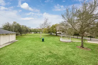 10722 Valley Forge Drive, Houston, TX 77042 - Photo 28