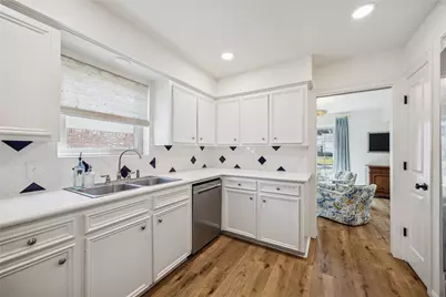 10722 Valley Forge Drive, Houston, TX 77042 - Photo 6