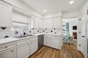 10722 Valley Forge Dr, Houston, TX 77042 - Photo 6