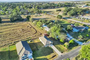 1315 Sam St, El Campo, TX 77437 - Photo 4