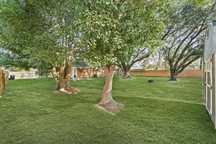 606 Lazy Ln, Anahuac, TX 77514 - Photo 28