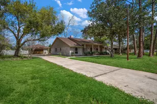 210 Ridgemont Dr, Alvin, TX 77511 - Photo 2