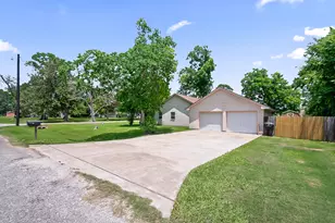 207 Centre St, Brazoria, TX 77422 - Photo 28