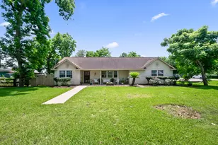 207 W Centre St, Brazoria, TX 77422 - Photo 1