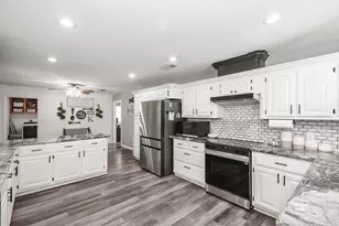 207 W Centre St, Brazoria, TX 77422 - Photo 14