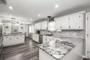 207 W Centre St, Brazoria, TX 77422 - Photo 12
