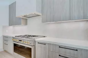 1916 Addison Rd, Houston, TX 77030 - Photo 12
