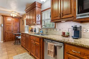 910 6th St, Bay City, TX 77414 - Photo 12
