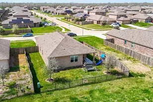 9803 Garnet Grove Dr, Rosharon, TX 77583 - Photo 4