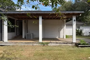1011 W Phillips St, Alvin, TX 77511 - Photo 14