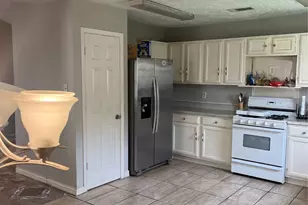 12147 Swords Creek Rd, Houston, TX 77067 - Photo 2