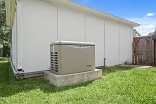 10614 Riverview Dr, Houston, TX 77042 - Photo 44