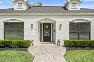 10614 Riverview Dr, Houston, TX 77042 - Photo 2