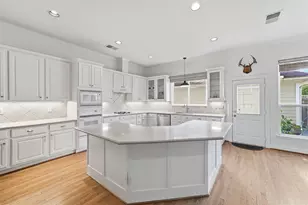 421 Westmoreland St, Houston, TX 77006 - Photo 10