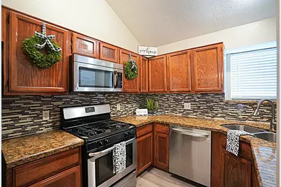 133 Cotton Drive, Lake Jackson, TX 77566 - Photo 12