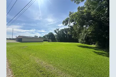 208 Barnes, Dayton, TX 77535 - Photo 10