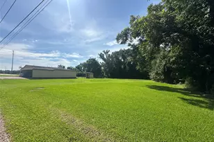 208 Barnes, Dayton, TX 77535 - Photo 10