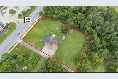 208 Barnes, Dayton, TX 77535 - Photo 4