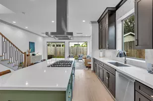 1724 Ridgewood St, Houston, TX 77006 - Photo 2