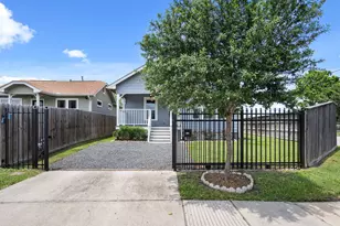 502 Dell Ct, Houston, TX 77009 - Photo 2