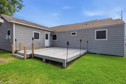 515 Riggs Street, Baytown, TX 77520 - Photo 8