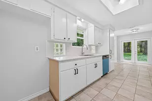 18747 Woodridge Dr, Conroe, TX 77302 - Photo 14