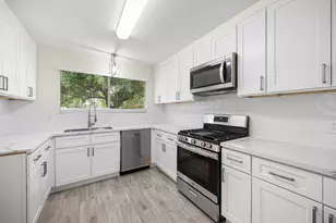 10824 W Mulberry Dr, La Porte, TX 77571 - Photo 8