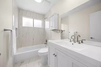 10824 W Mulberry Drive, La Porte, TX 77571 - Photo 12