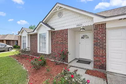 10824 W Mulberry Drive, La Porte, TX 77571 - Photo 2