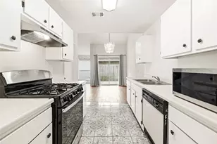 8622 Ashlawn Dr, Houston, TX 77083 - Photo 10